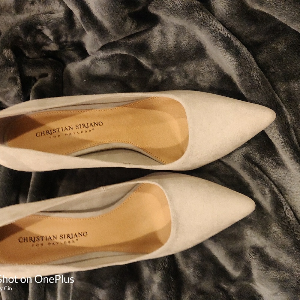 Christan Siriano point heels grey